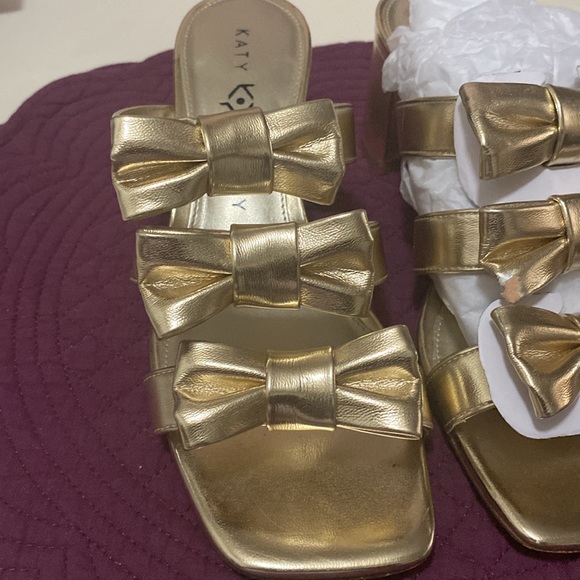 Katy Perry Gold Tooliped Bow Sandal - Picture 2 of 3